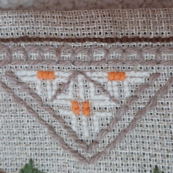 Vintage Floral Patterned Table Runner - Picture 6 of 10